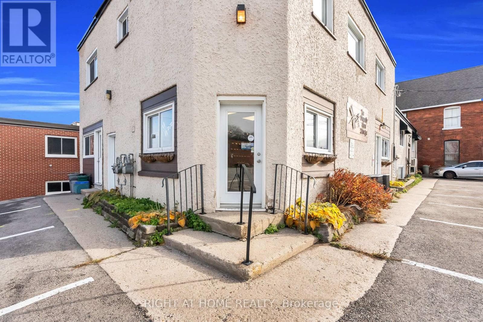 32 MATCHEDASH STREET N, Toronto — photo 5
