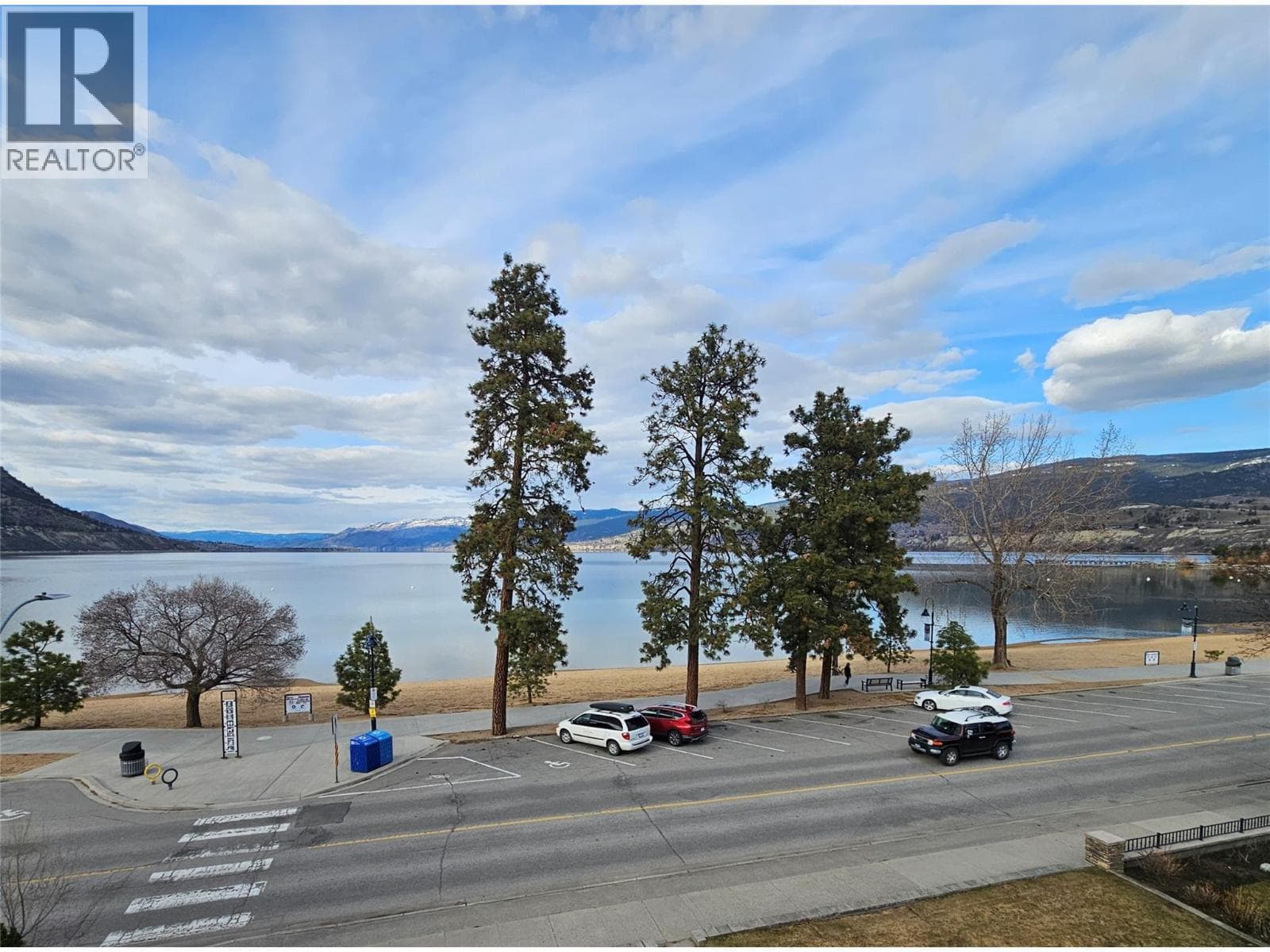 578 LAKESHORE DRIVE UNIT 402 in 