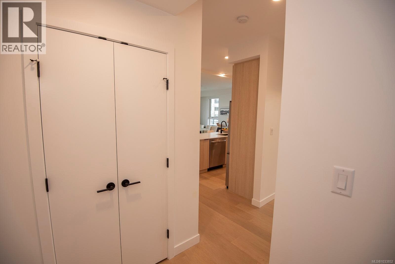 300 3564A Ryder Hesjedal Way, Victoria — photo 5