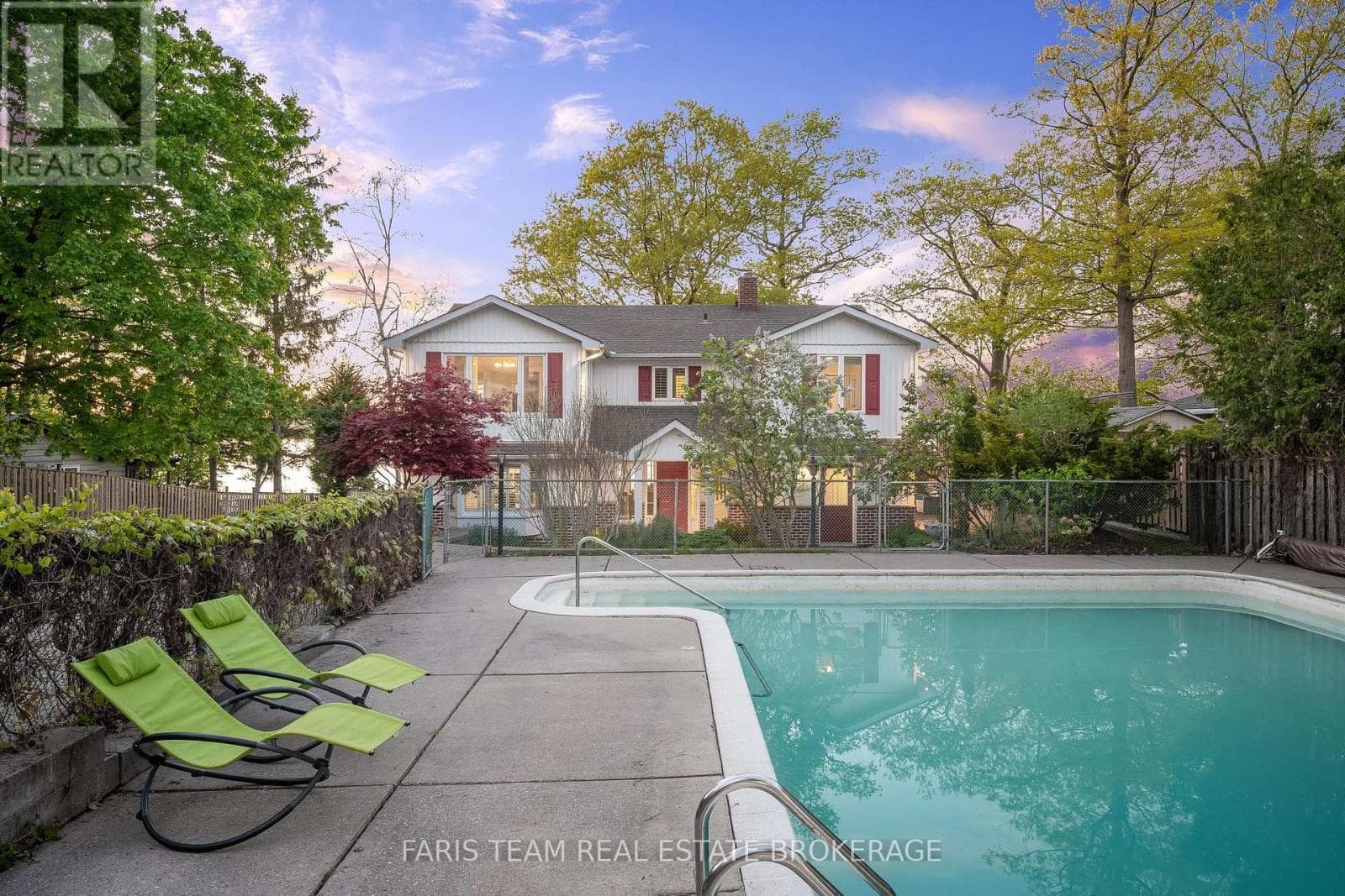10 WHITE OAKS ROAD in 