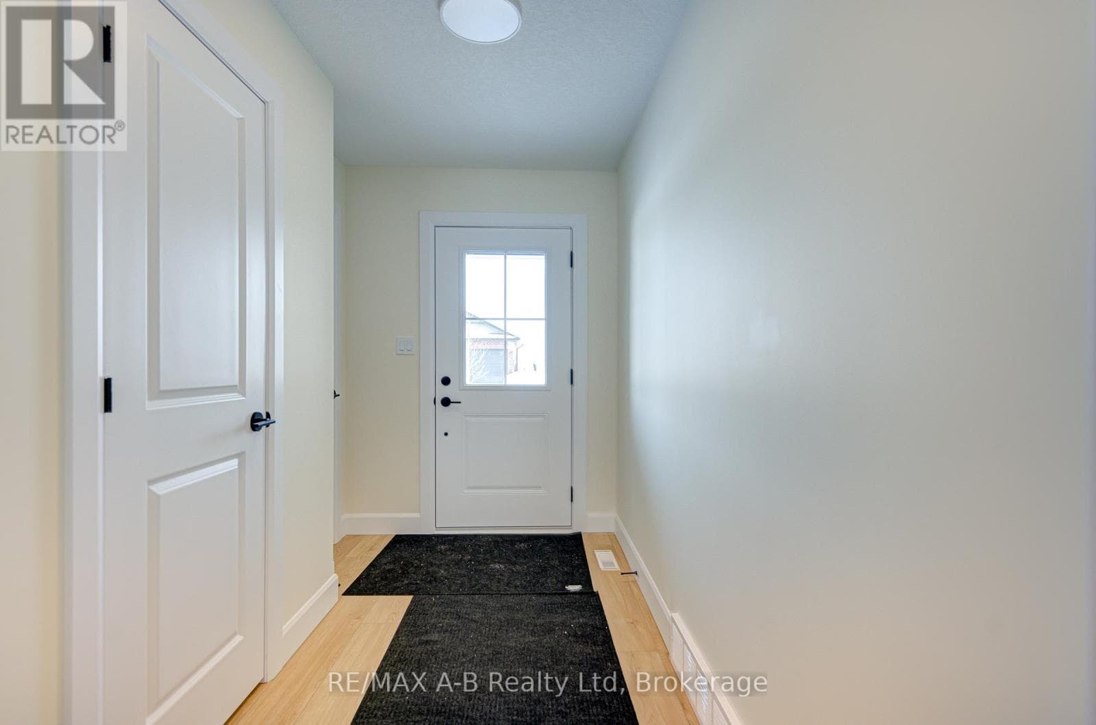 30 LINDA DRIVE, OnePoint — photo 3