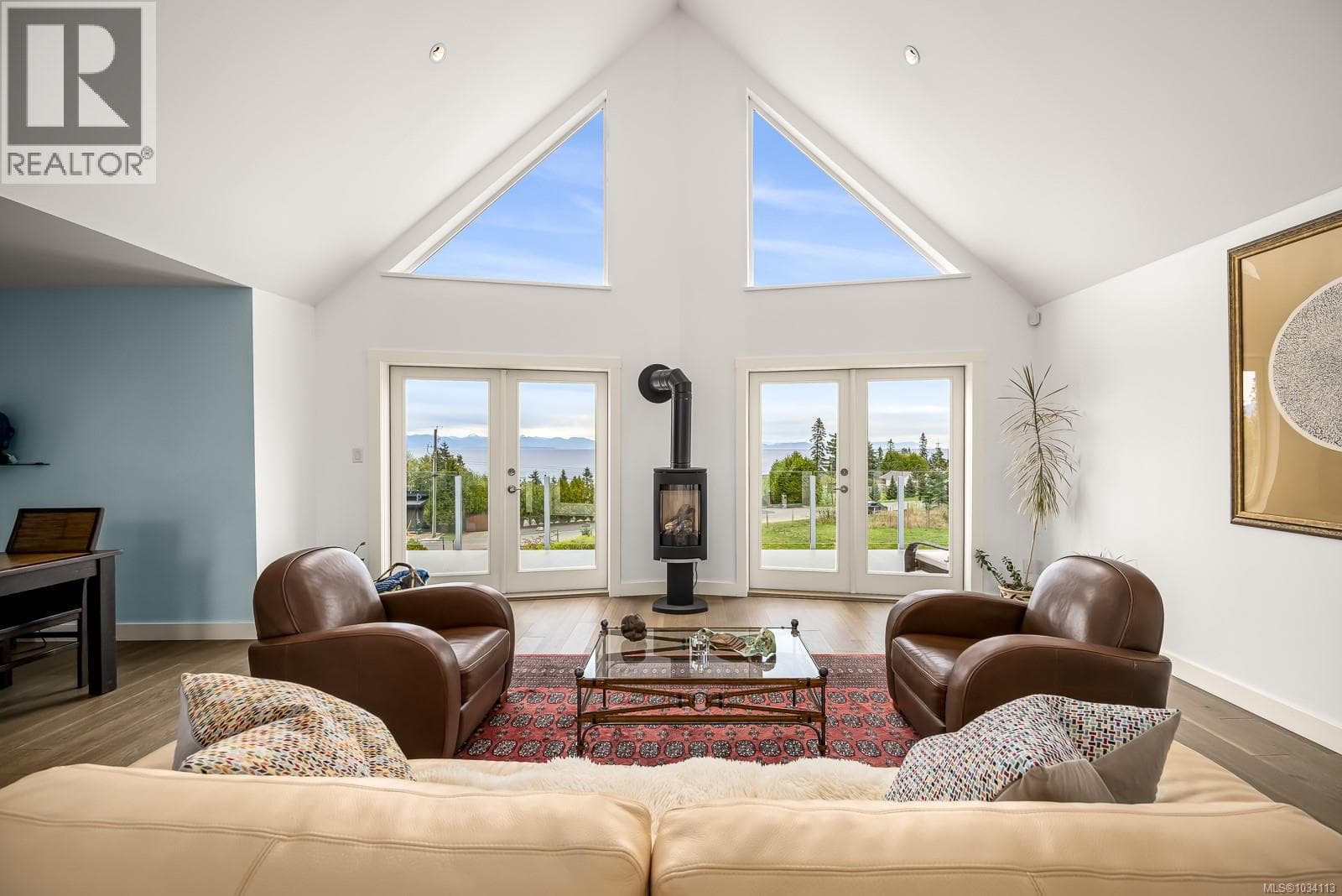 6481 Eagles Dr, Vancouver Island — photo 2