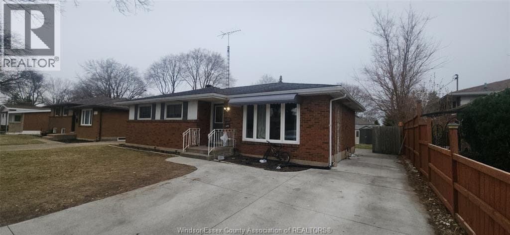 3970 LENNON COURT, Windsor — photo 2