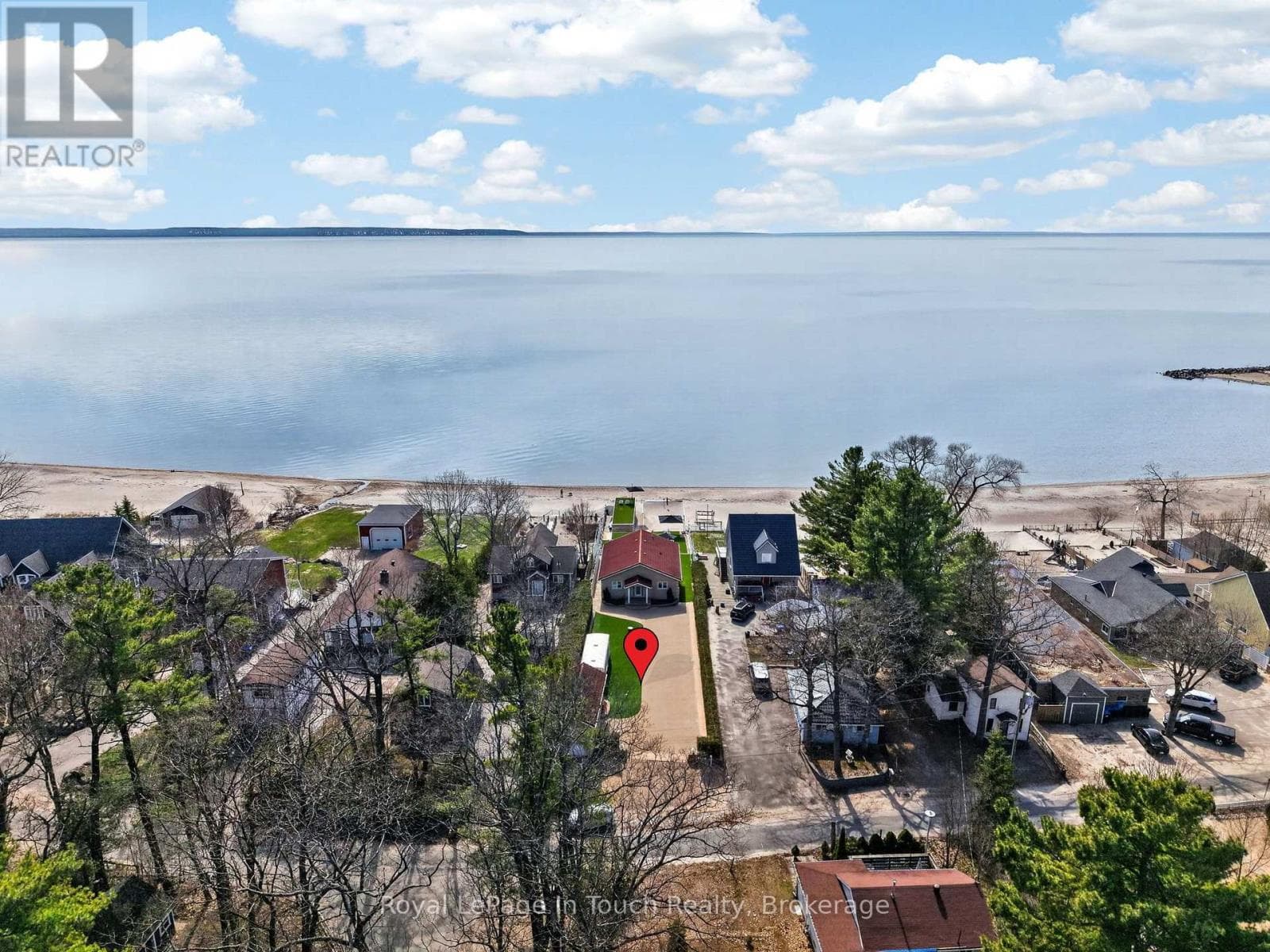 32 TINY BEACHES ROAD S in 