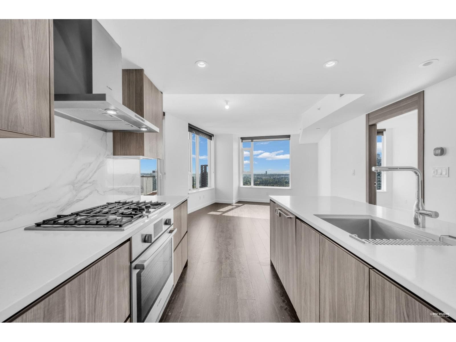 4008 9887 WHALLEY BOULEVARD, Fraser Valley — photo 2