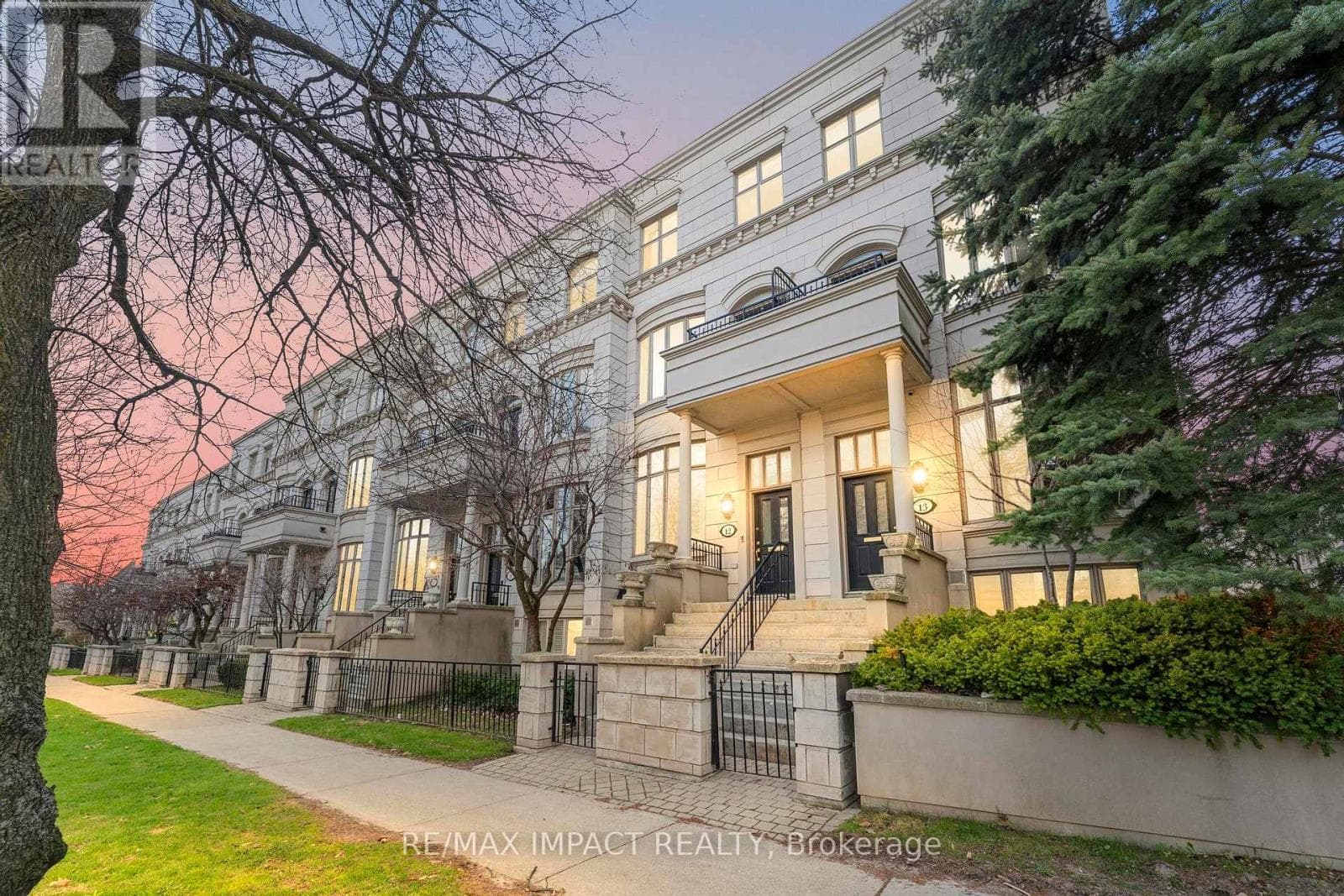 13 - 260 RUSSELL HILL ROAD in Casa Loma