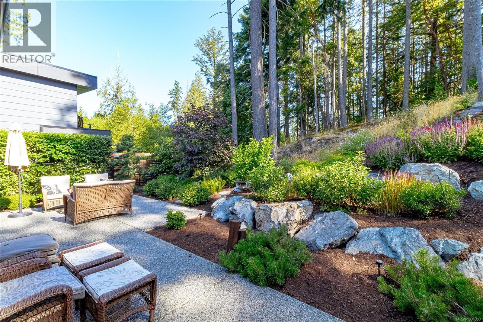 3845 GLEN OAKS DRIVE, Vancouver Island — photo 2