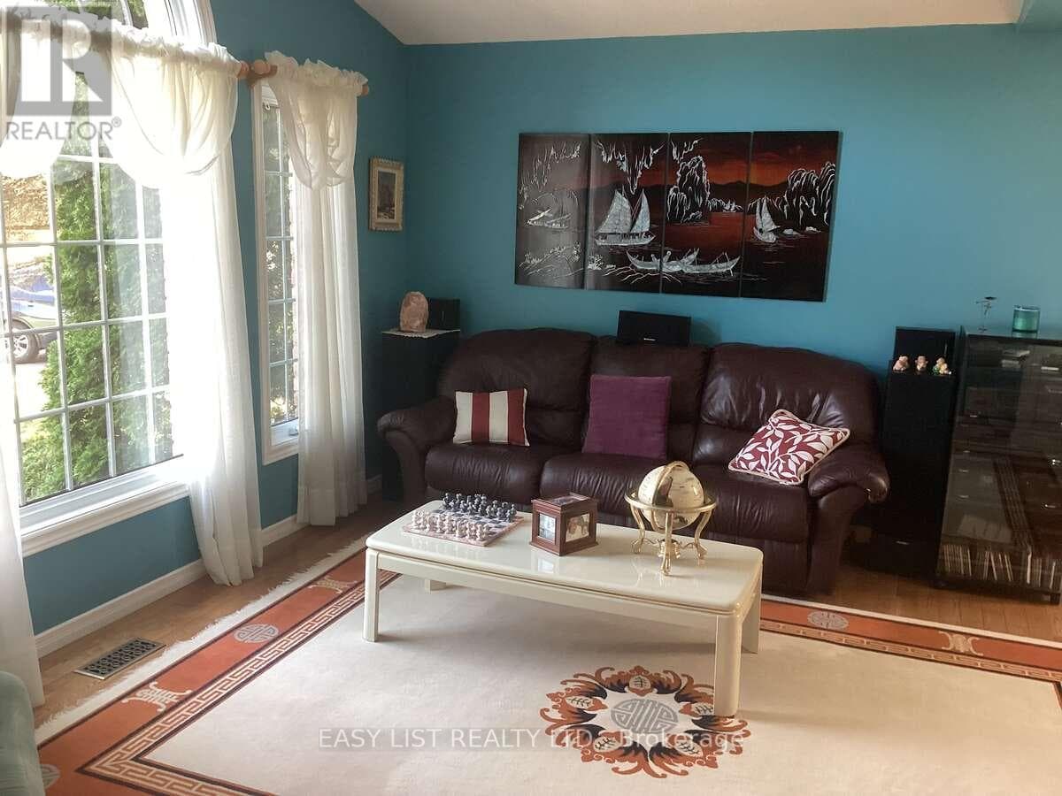 601 MACDONALD DRIVE, Toronto — photo 3