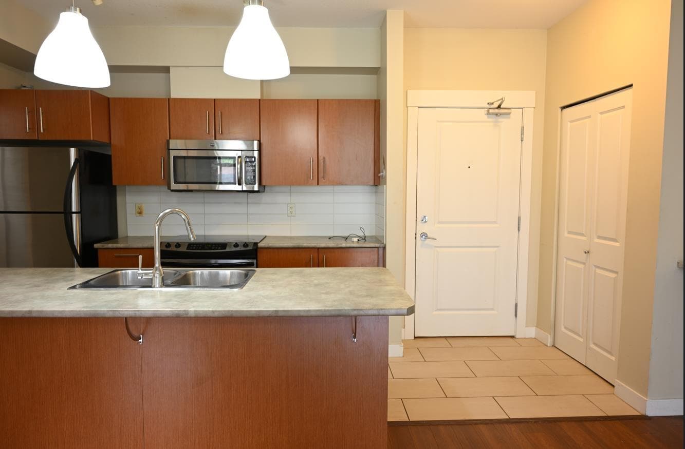 202 33545 RAINBOW AVENUE, Fraser Valley — photo 2