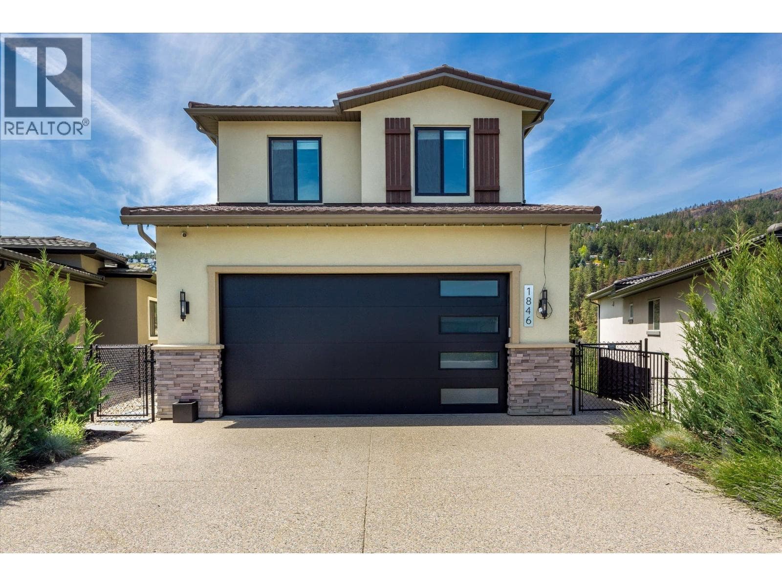 1846 Viewpoint Crescent in 