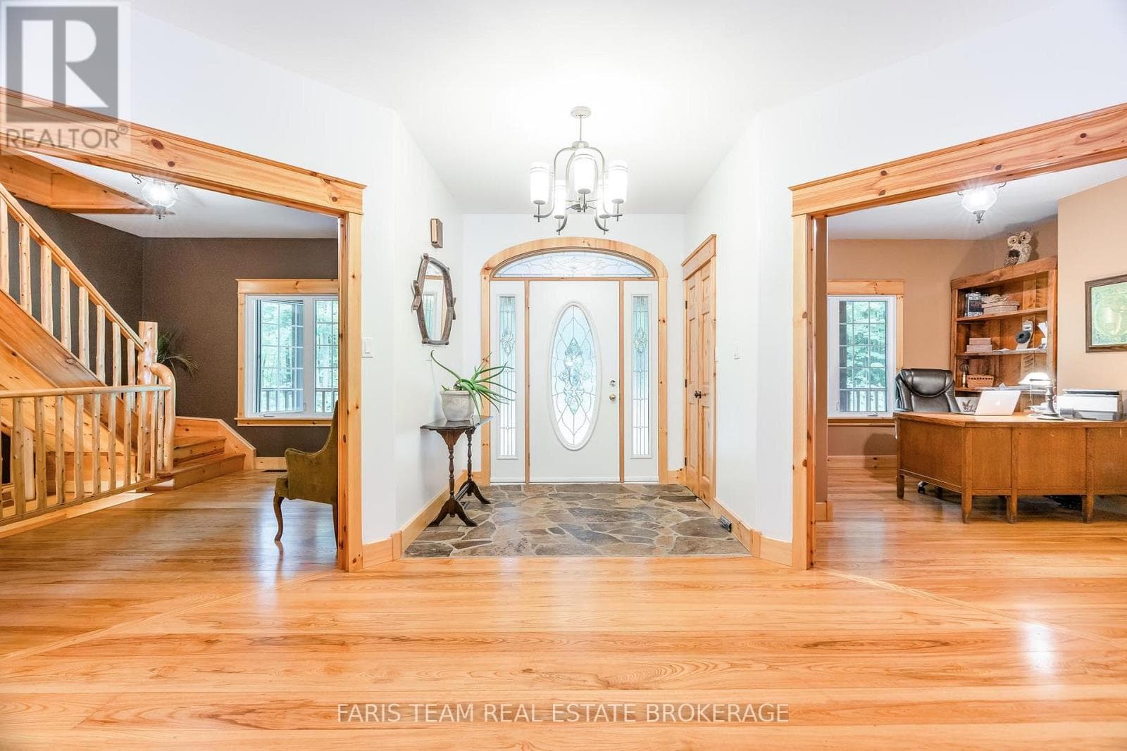 697 LAFONTAINE ROAD EAST, Toronto — photo 3