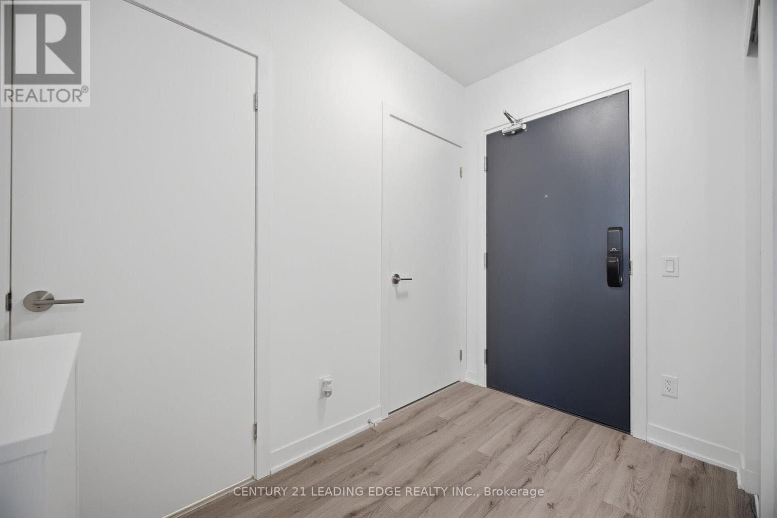 317 - 405 DUNDAS STREET W, Toronto — photo 5
