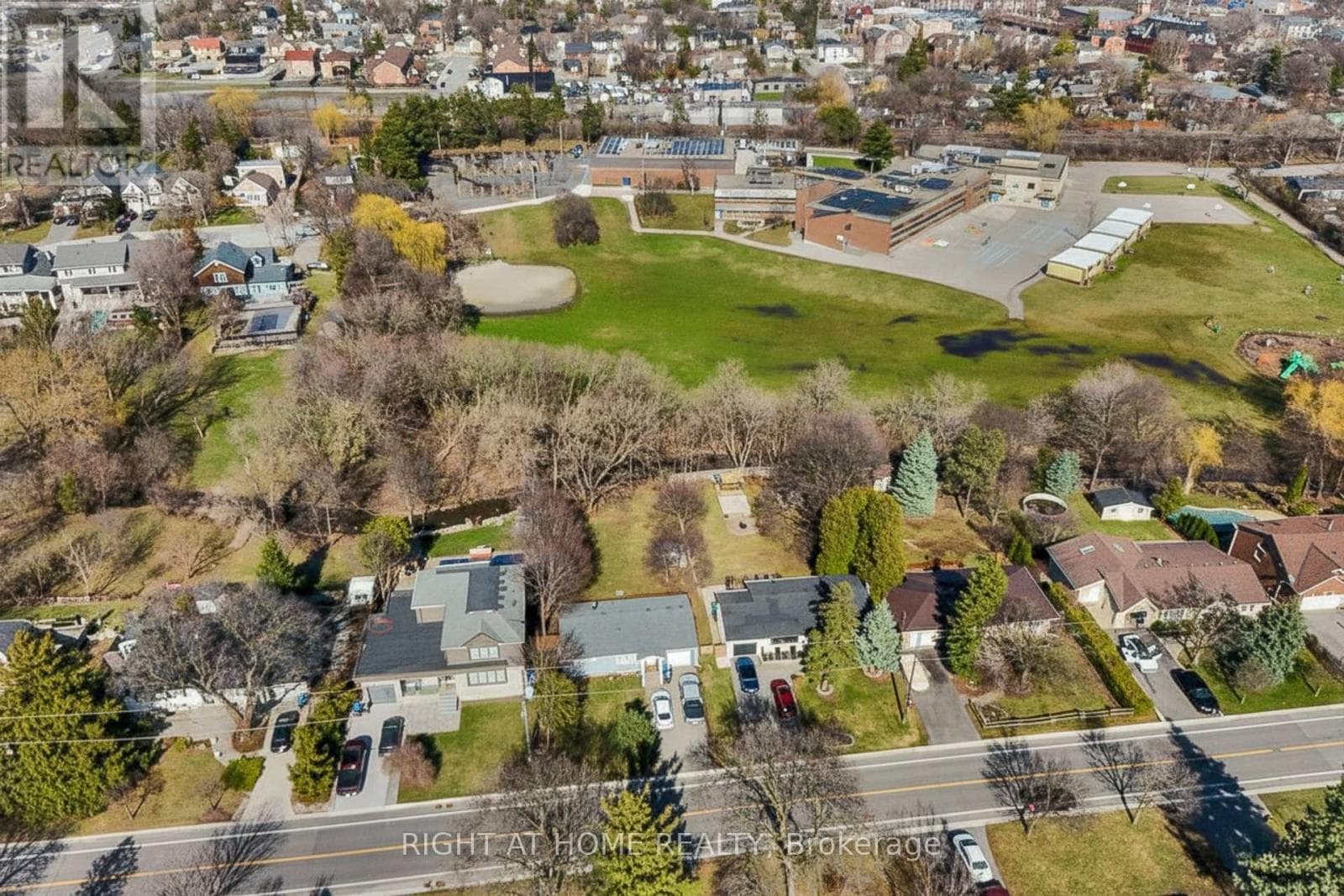 15 PIONEER DRIVE, Toronto — photo 2
