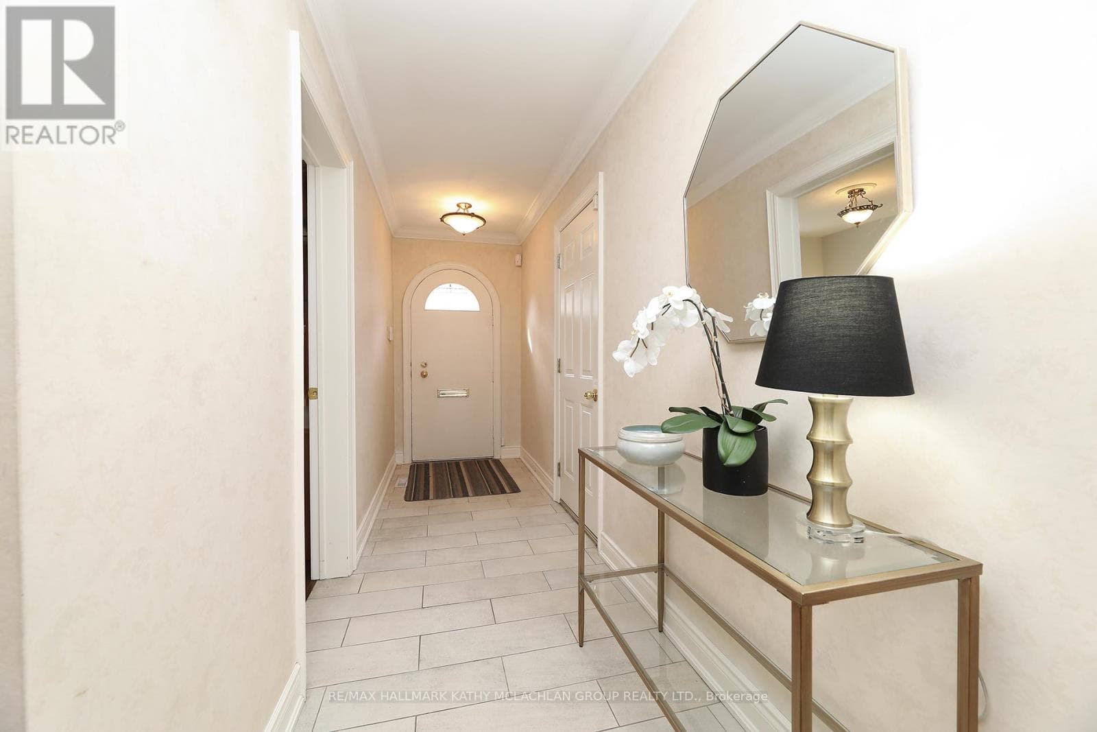38 CRIMSON MILLWAY, Toronto — photo 2