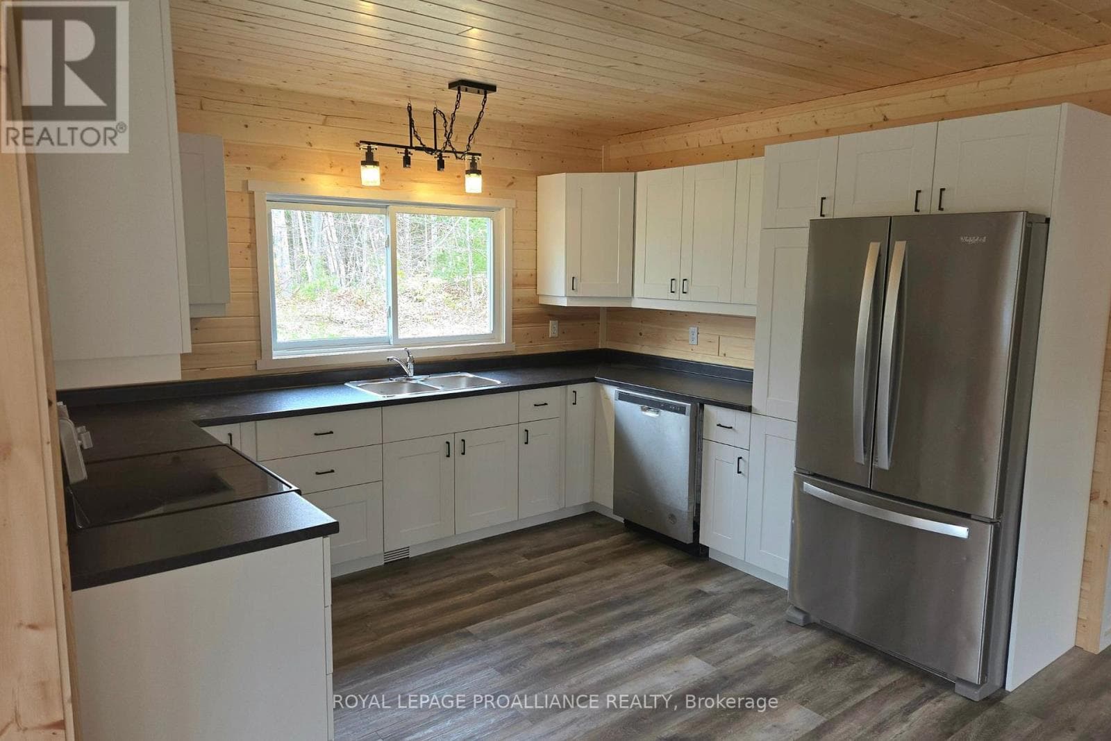 1049 SOUTH ROAD, Central Lakes — photo 3