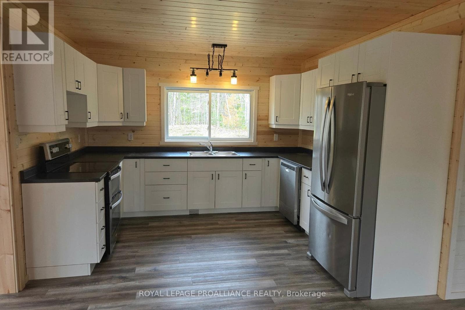 1049 SOUTH ROAD, Central Lakes — photo 4