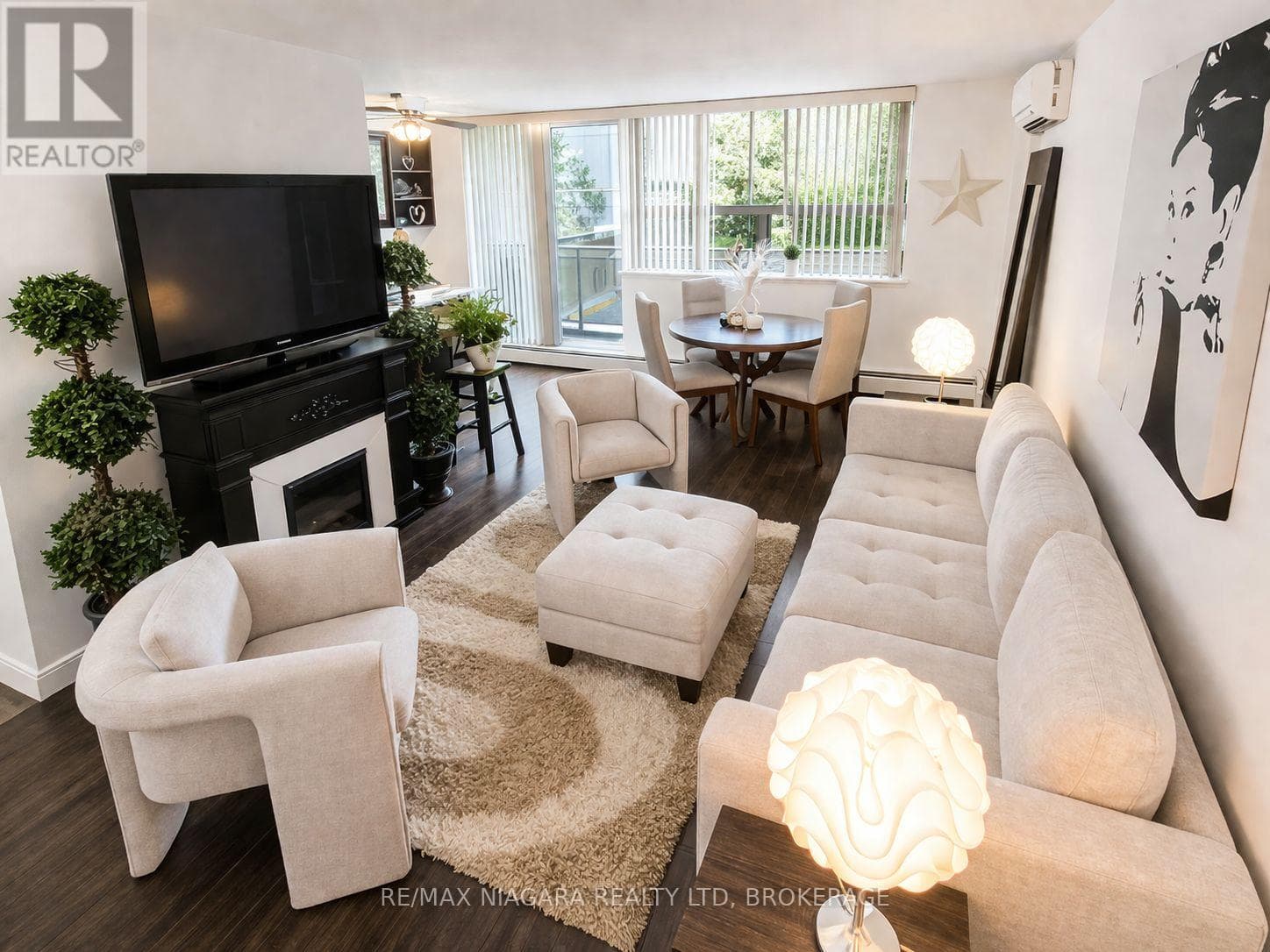 205 - 6390 HUGGINS STREET, Niagara — photo 2