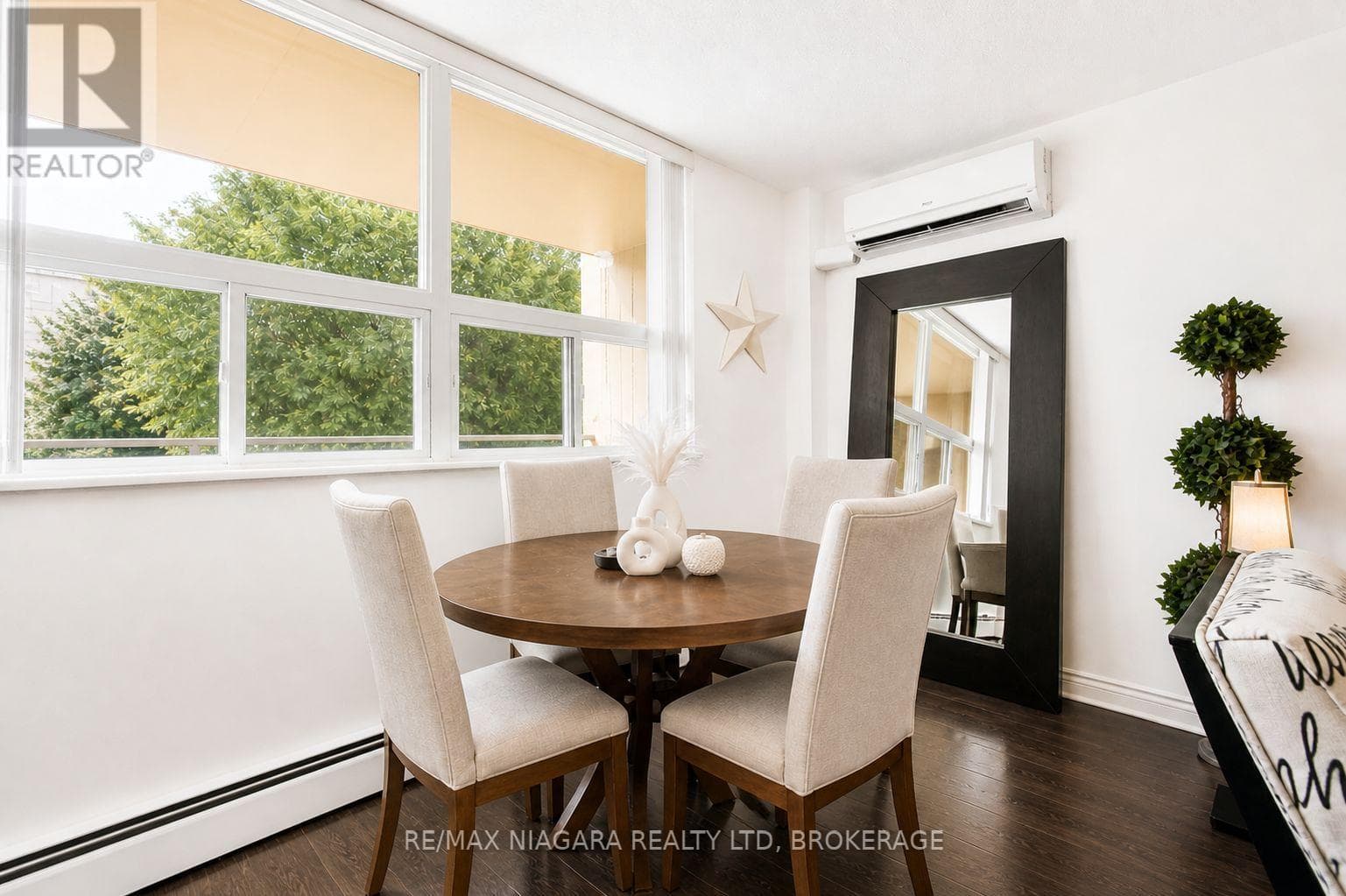 205 - 6390 HUGGINS STREET, Niagara — photo 4