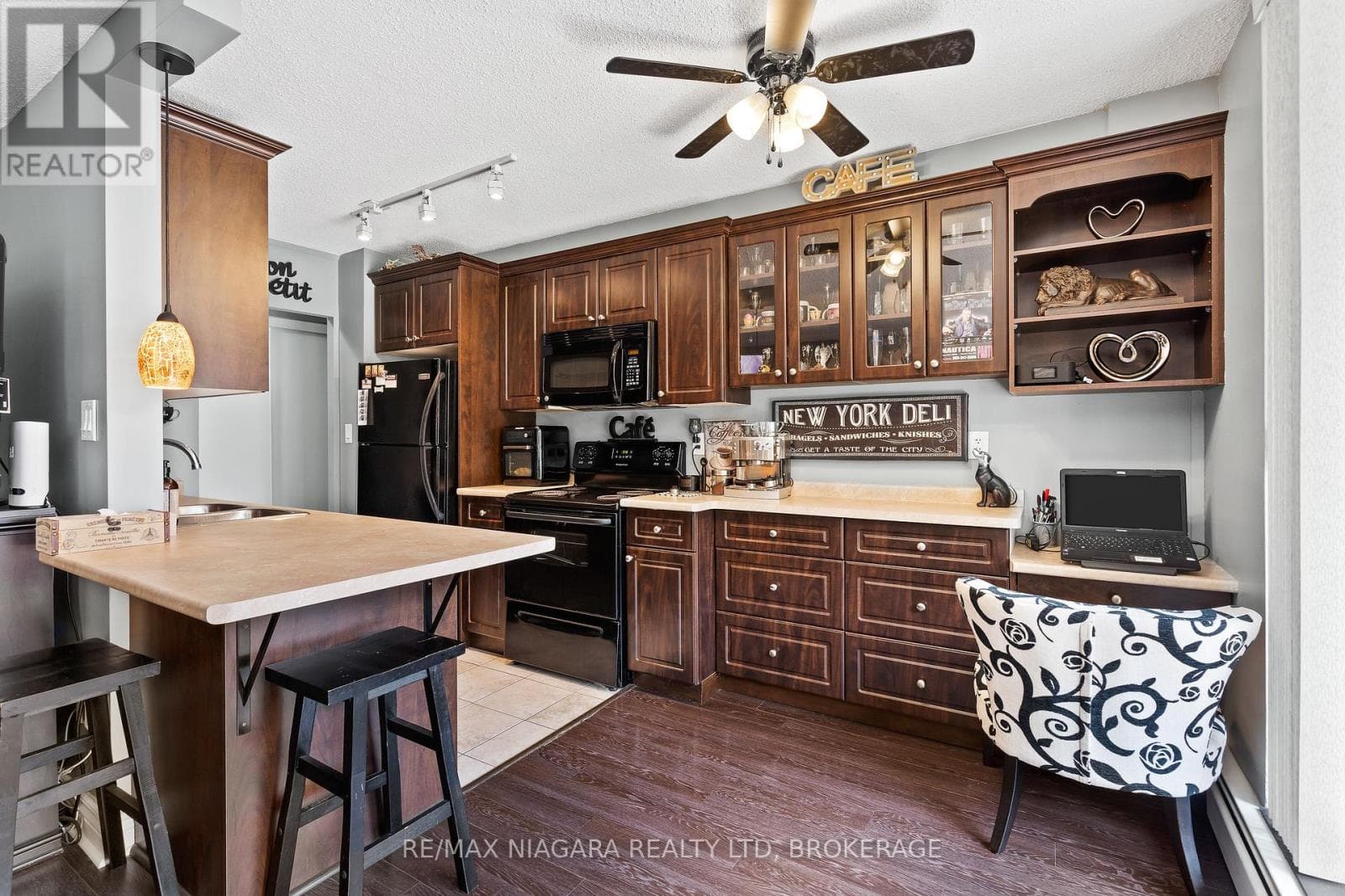205 - 6390 HUGGINS STREET, Niagara — photo 5