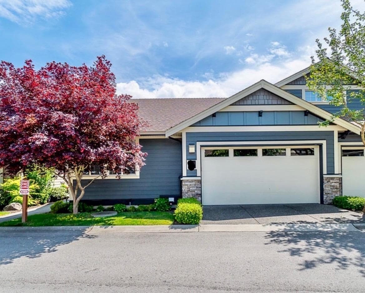 66 350 174 STREET in Douglas (South)