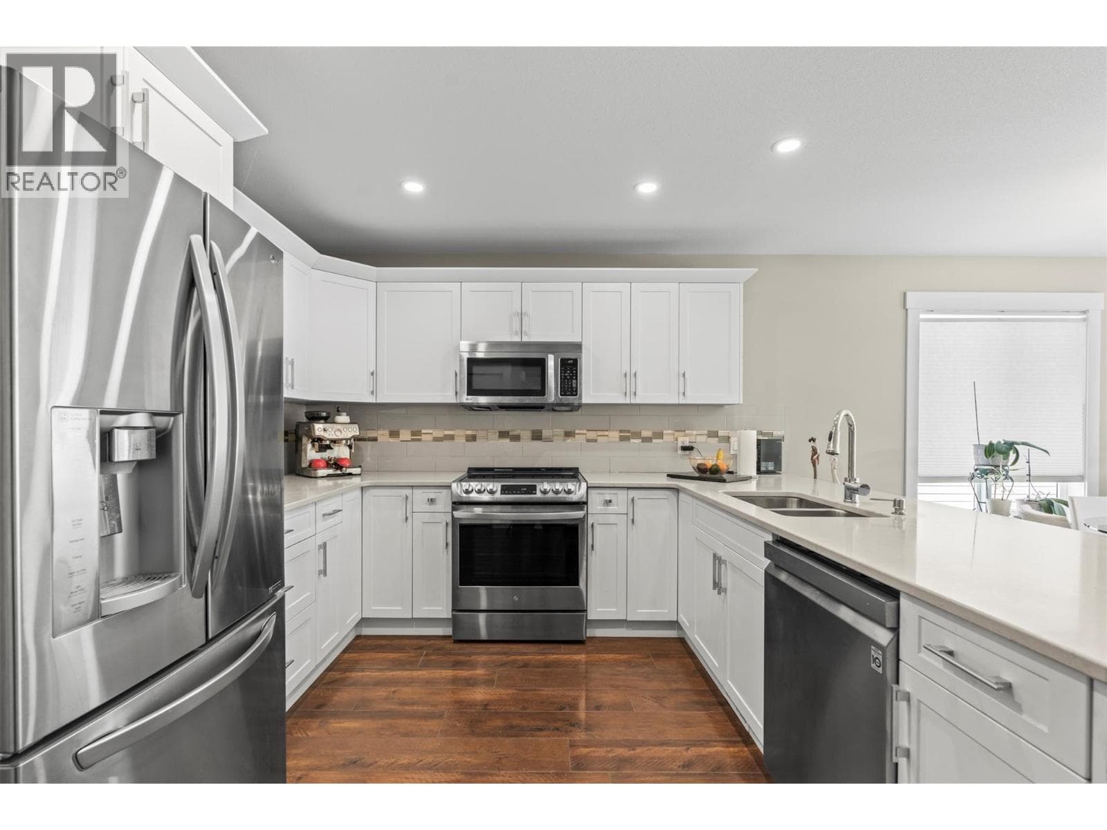 2100 55 AVENUE, Interior REALTORS® — photo 5