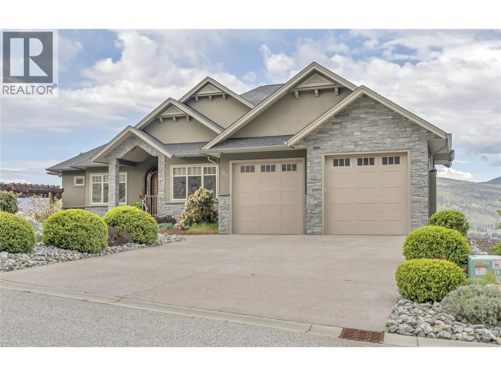 166 Vintage Boulevard, Interior REALTORS® — photo 4