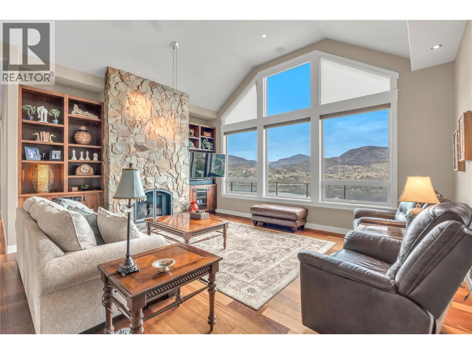 166 Vintage Boulevard, Interior REALTORS® — photo 5