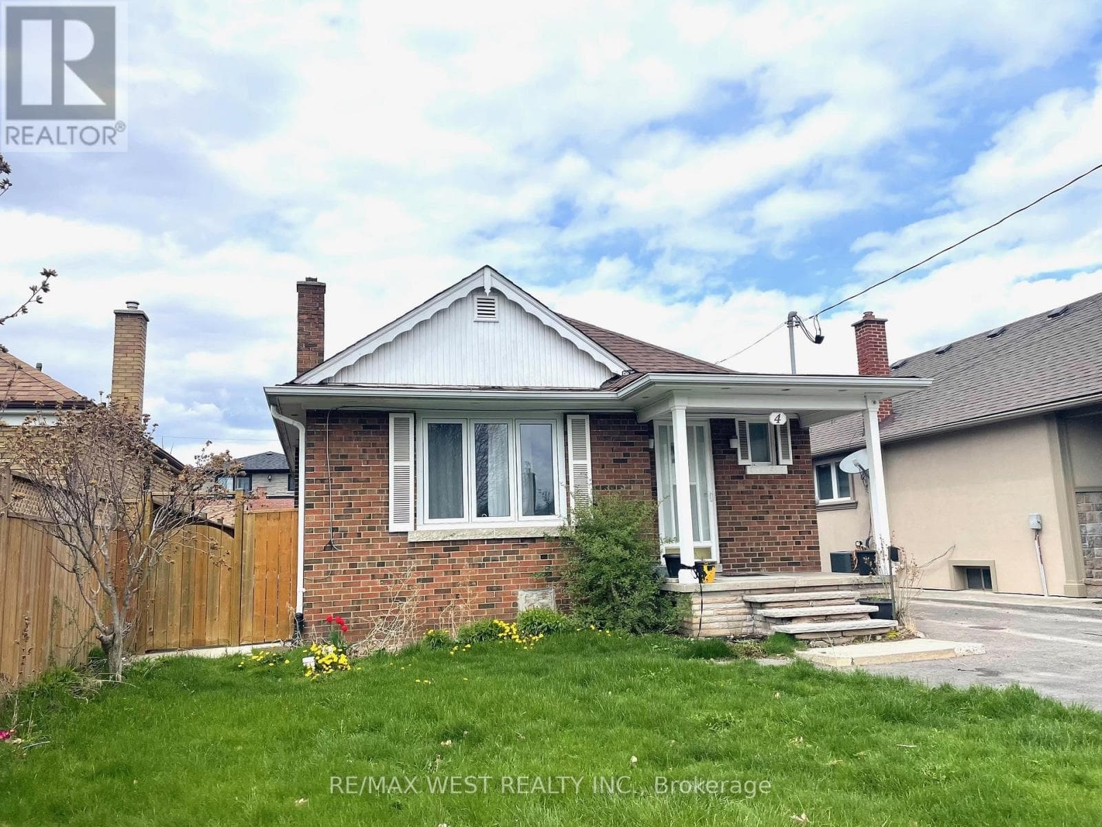 4 PARKCHESTER ROAD, Toronto — photo 2