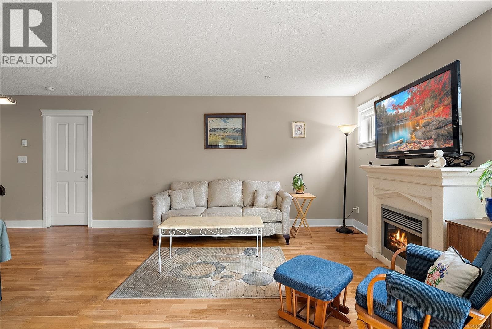 202 2717 PEATT Rd, Victoria — photo 5