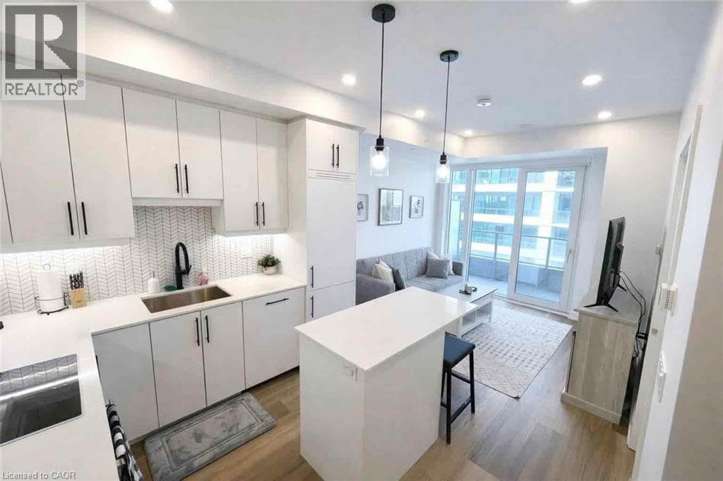 15 S WELLINGTON Street S Unit# 1701 in Victoria Hills/Cherry Hill/ KW Hosp