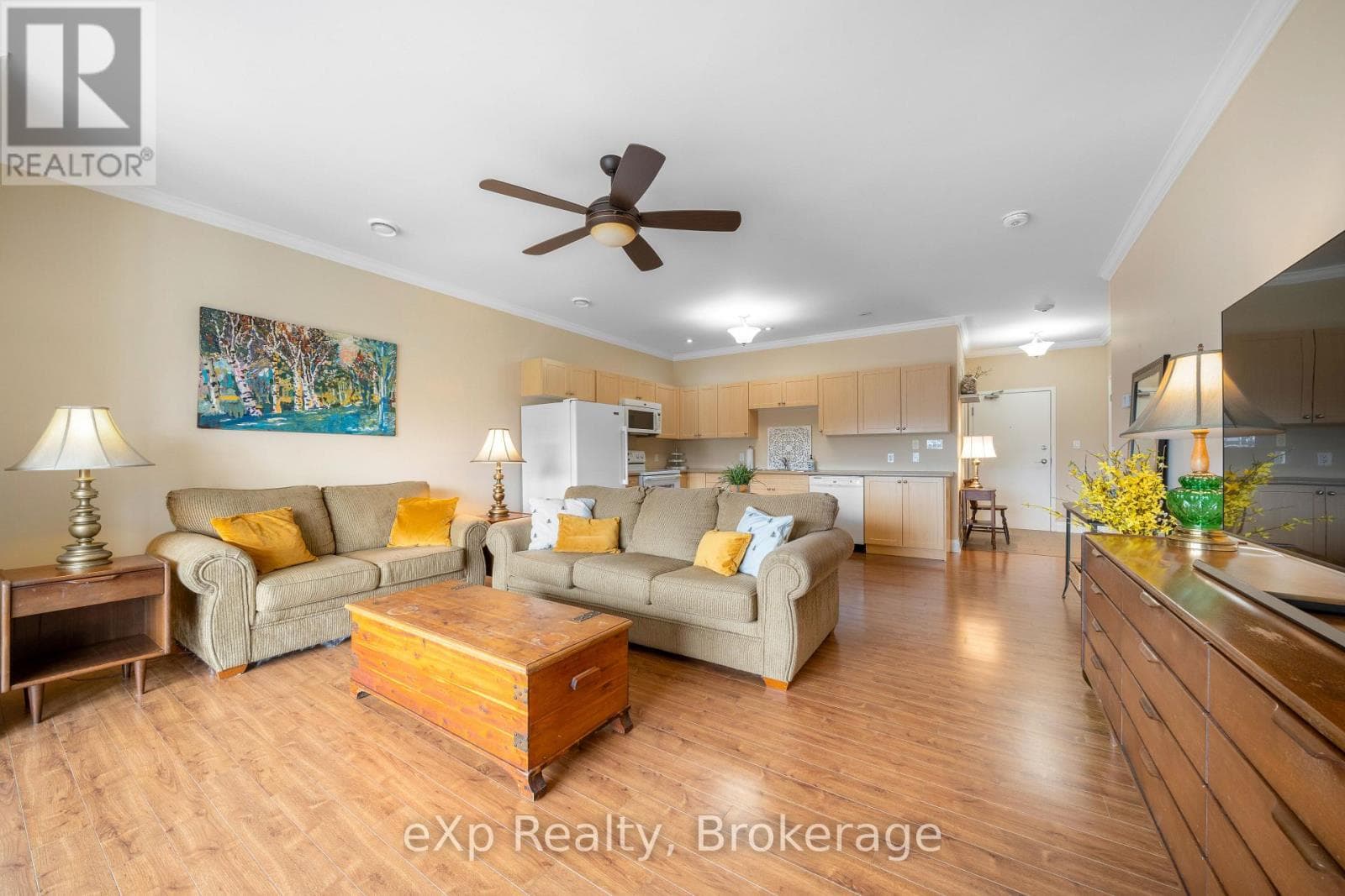 302 - 20A SILVER BIRCH COURT in 