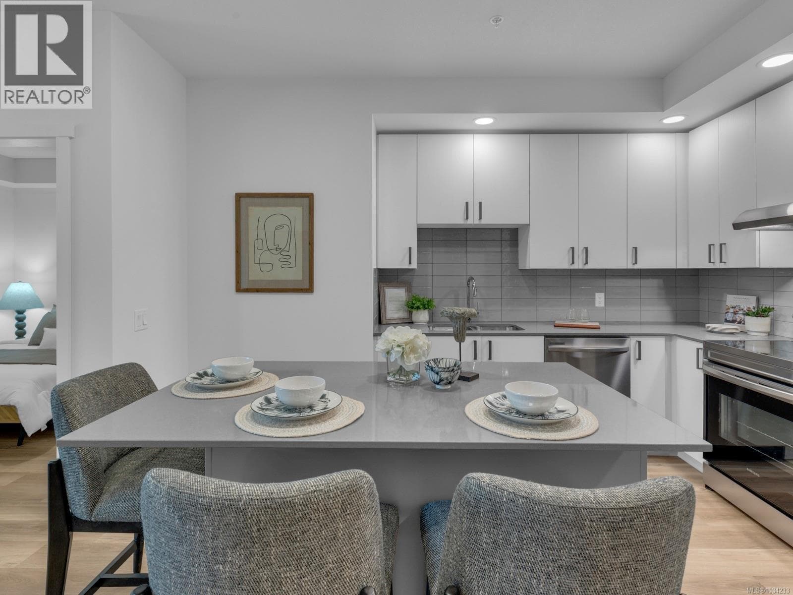 102 2390 City Gate Blvd, Victoria — photo 5