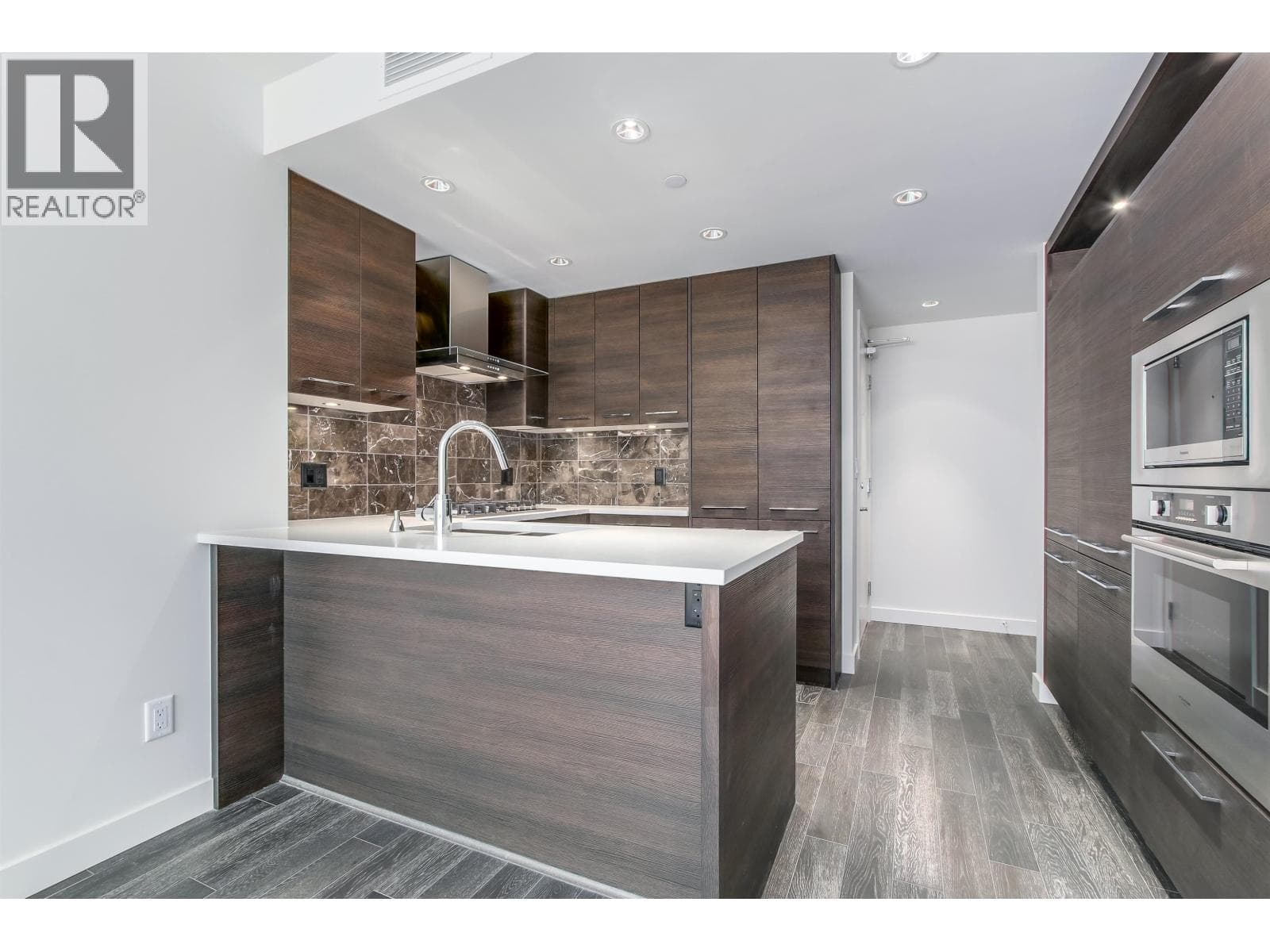 601 7468 LANSDOWNE ROAD, Greater Vancouver — photo 5