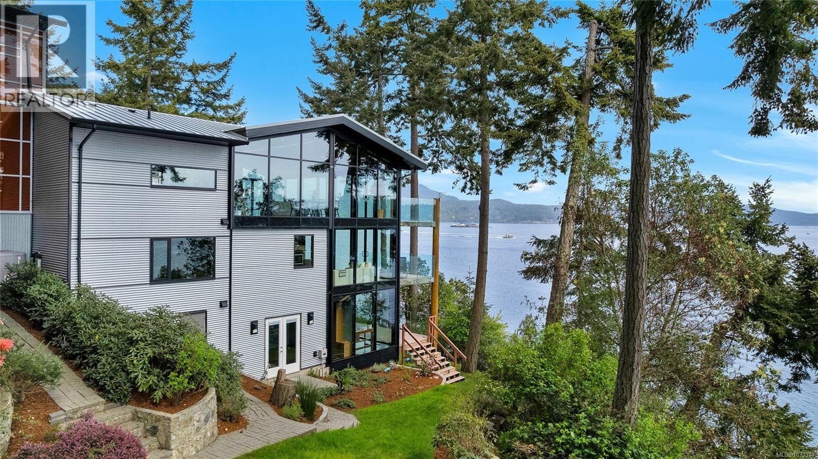 1676 Lands End Rd, Victoria — photo 2