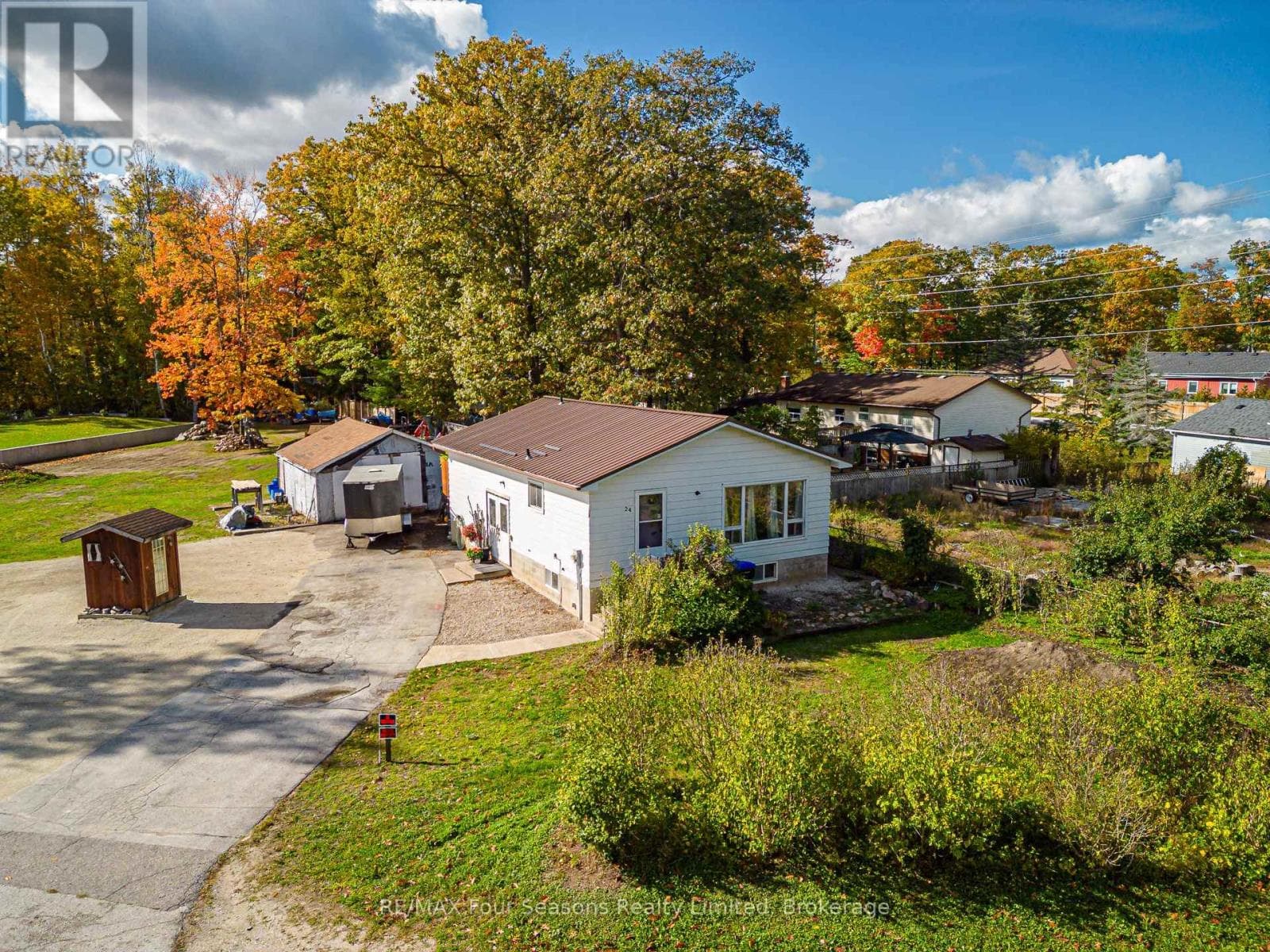 24 INDIANOLA CRESCENT, OnePoint — photo 4
