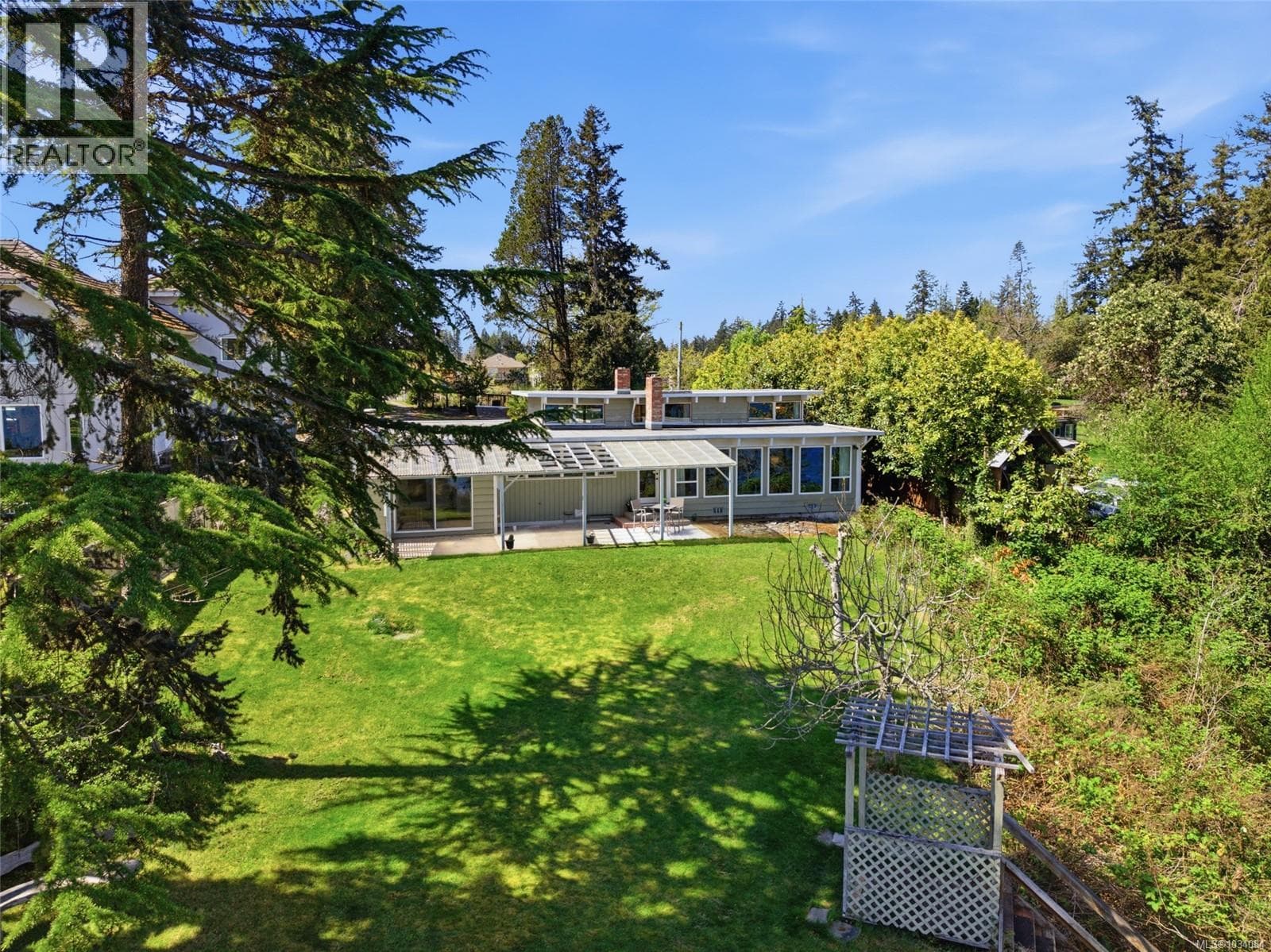 590 Willow St, Vancouver Island — photo 5