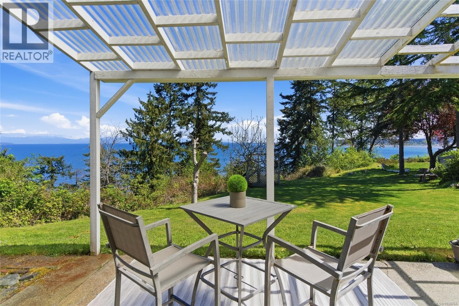 590 Willow St, Vancouver Island — photo 4