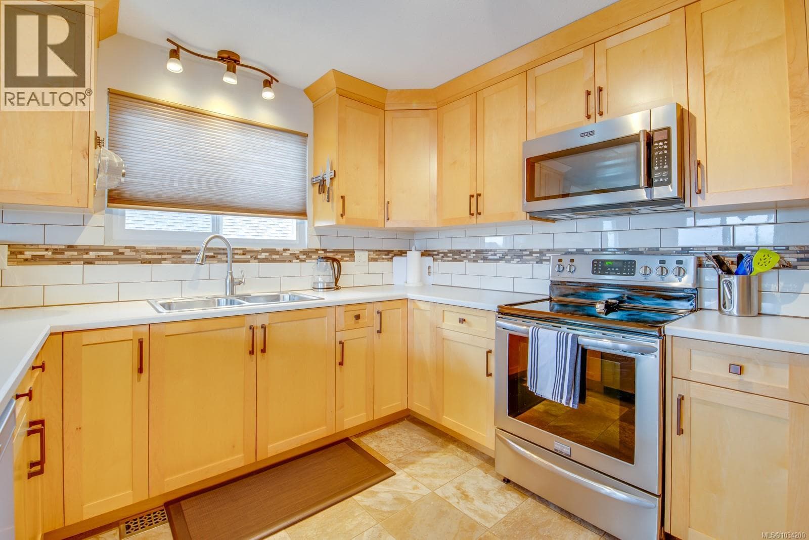 3819 14TH AVENUE, Vancouver Island — photo 4