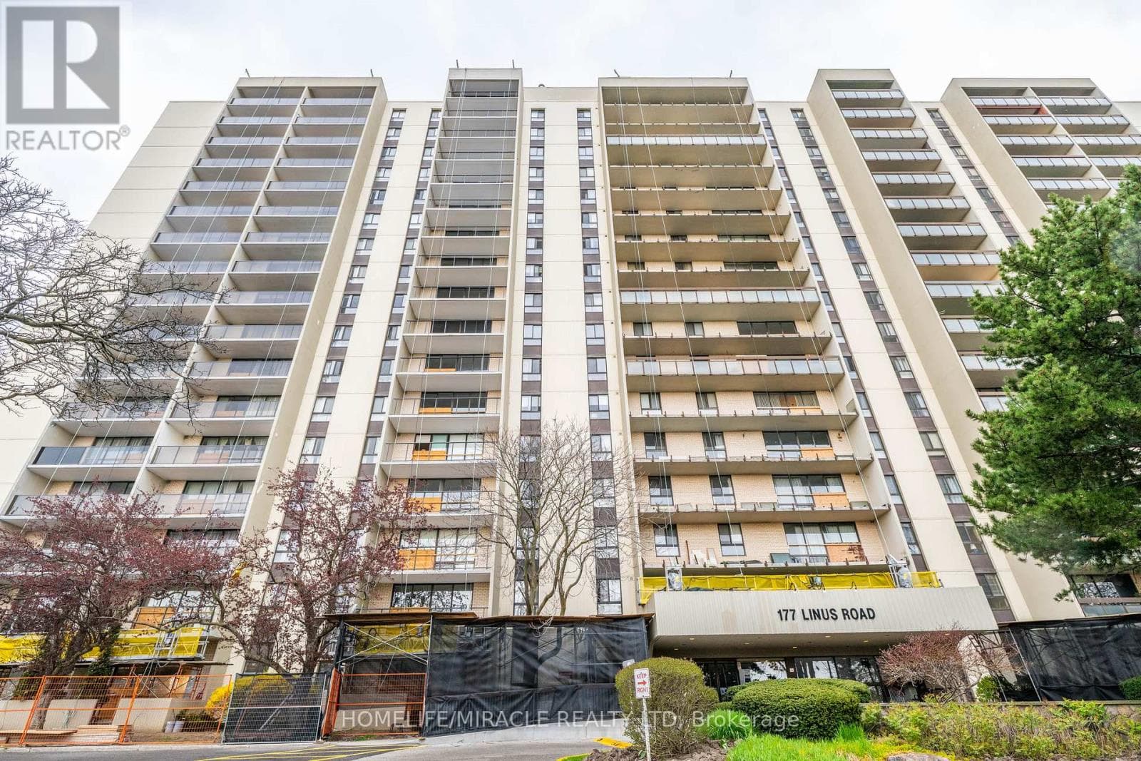 905 - 177 LINUS ROAD, Toronto — photo 2