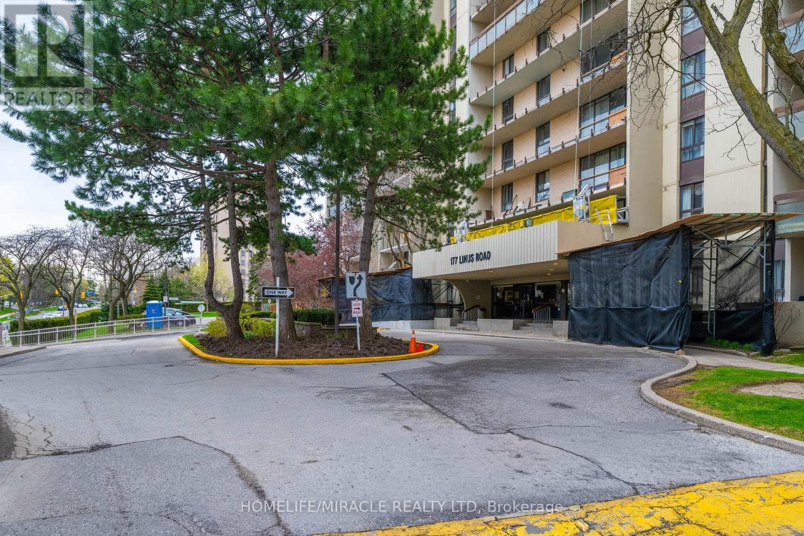 905 - 177 LINUS ROAD, Toronto — photo 3