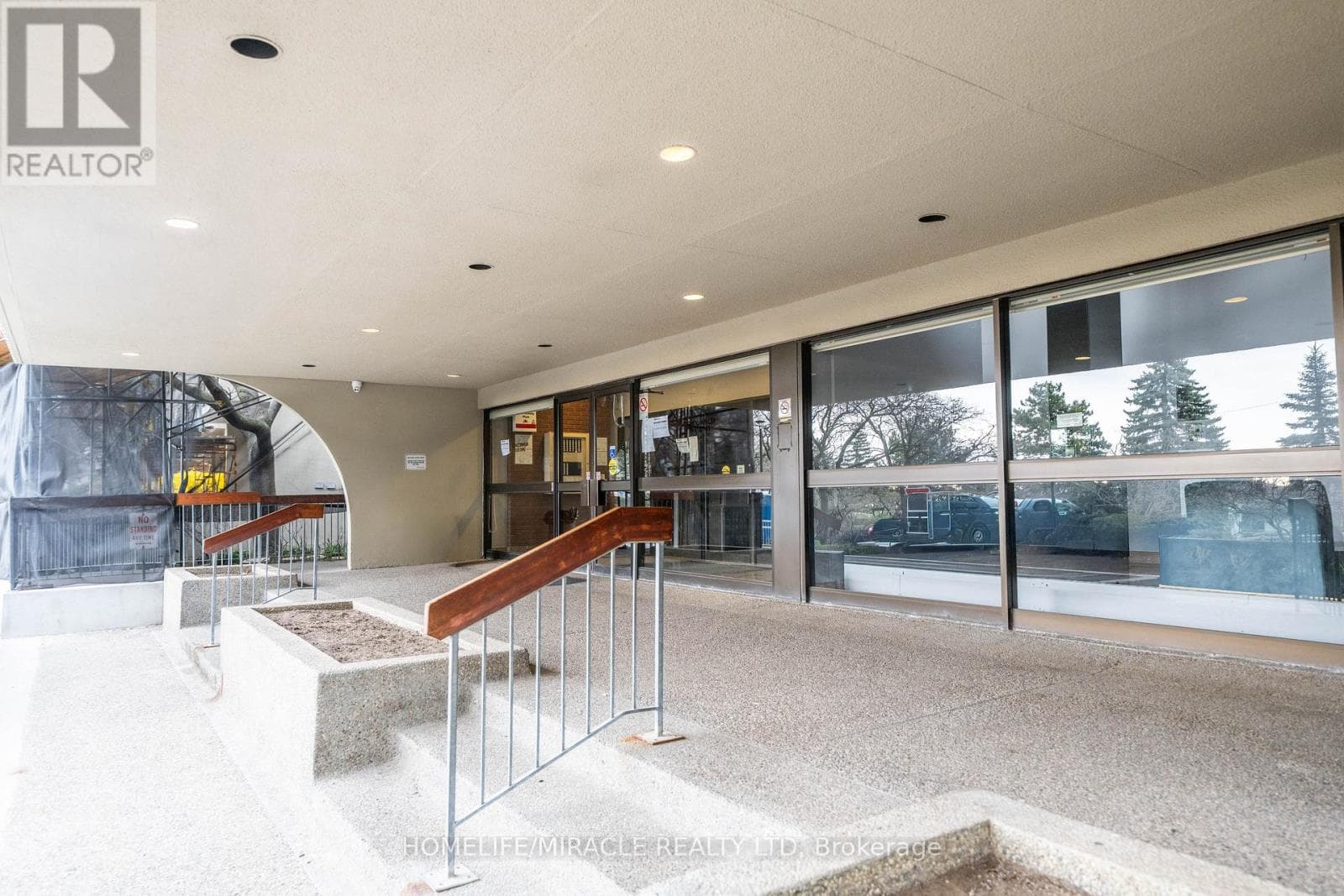 905 - 177 LINUS ROAD, Toronto — photo 4