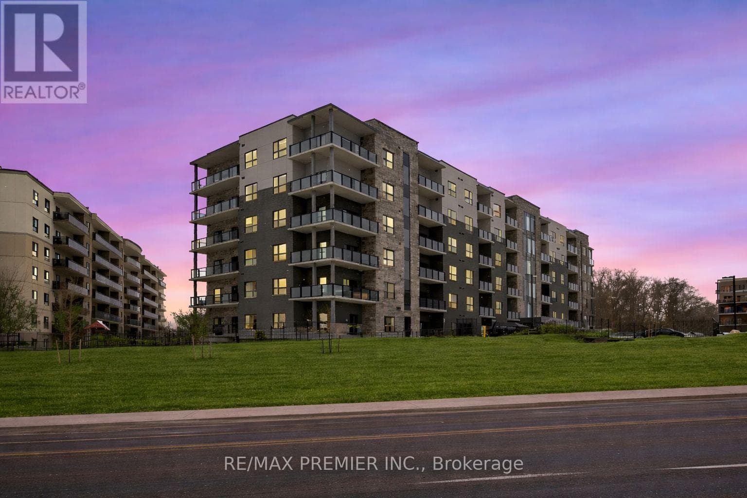 215 - 1000 LACKNER PLACE in Grand River/Stanley Park/Chicopee