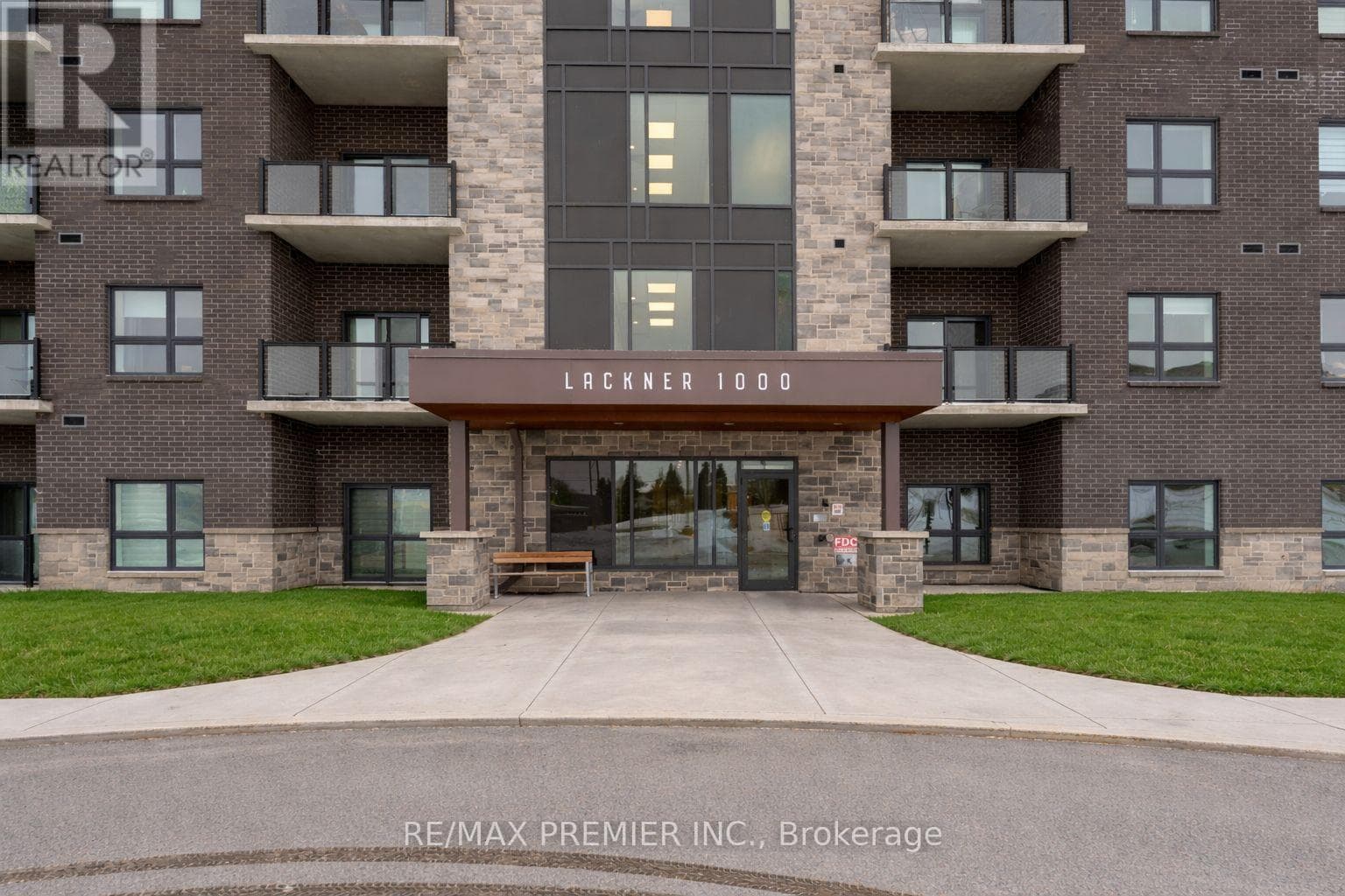 215 - 1000 LACKNER PLACE, Toronto — photo 2