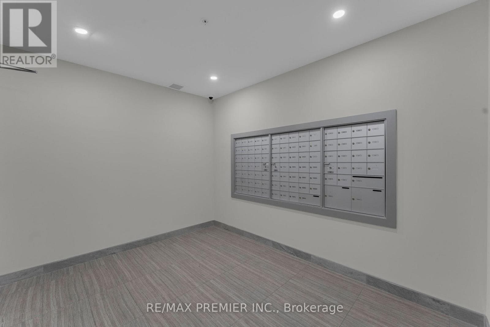 215 - 1000 LACKNER PLACE, Toronto — photo 4