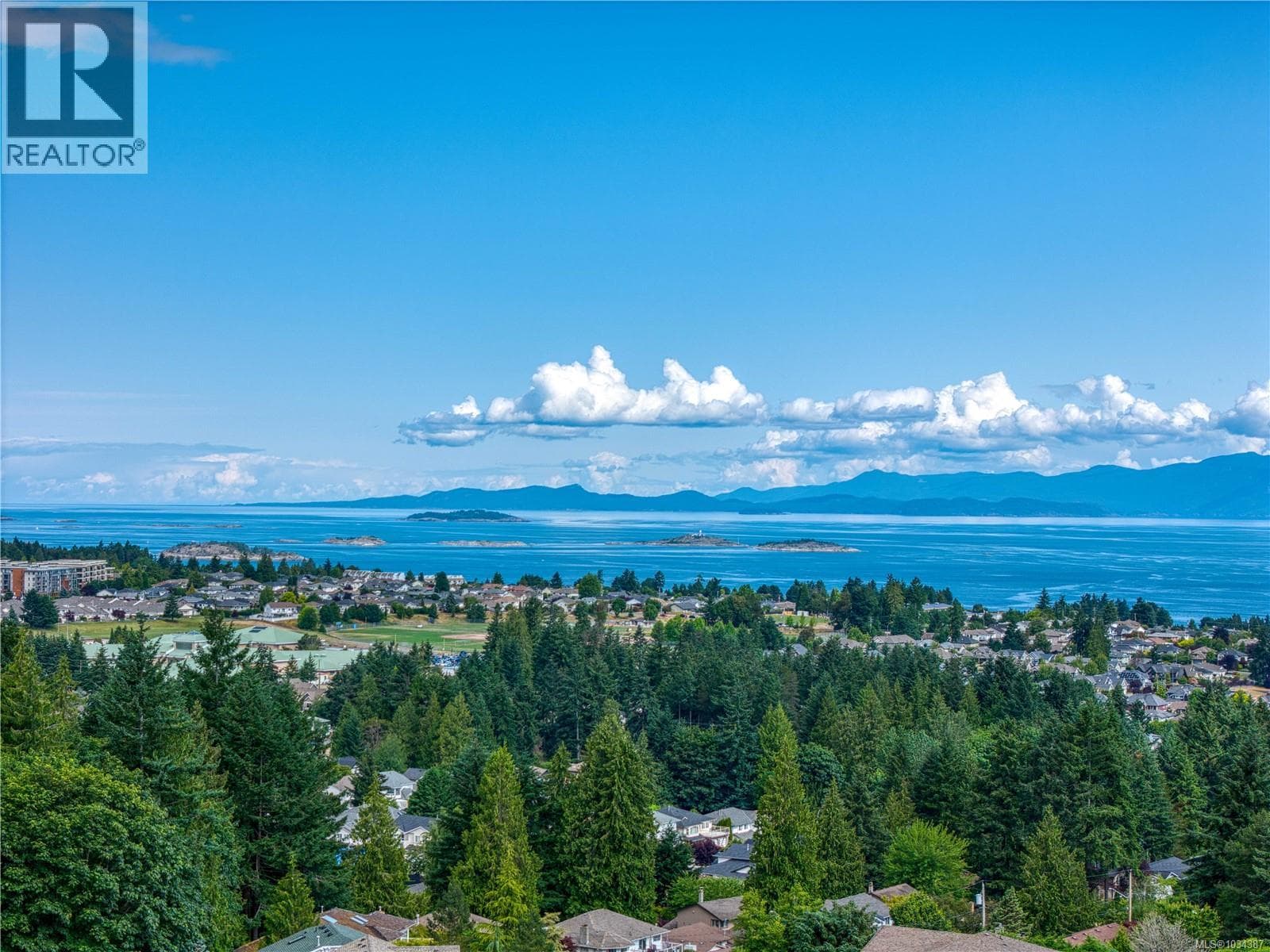 5352 COASTVIEW PLAZA, Vancouver Island — photo 2