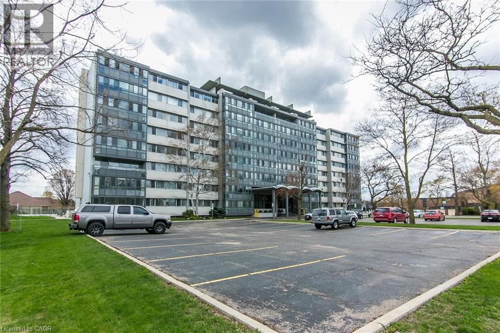 24 MIDLAND Drive Unit# 402 in Grand River/Stanley Park/Chicopee