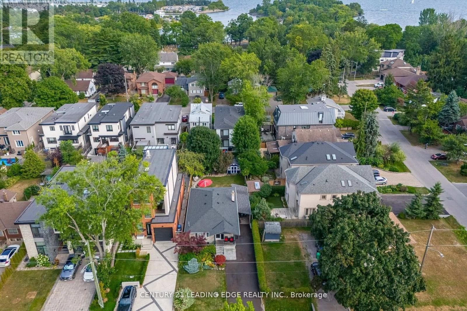 586 CURZON AVENUE, Toronto — photo 2
