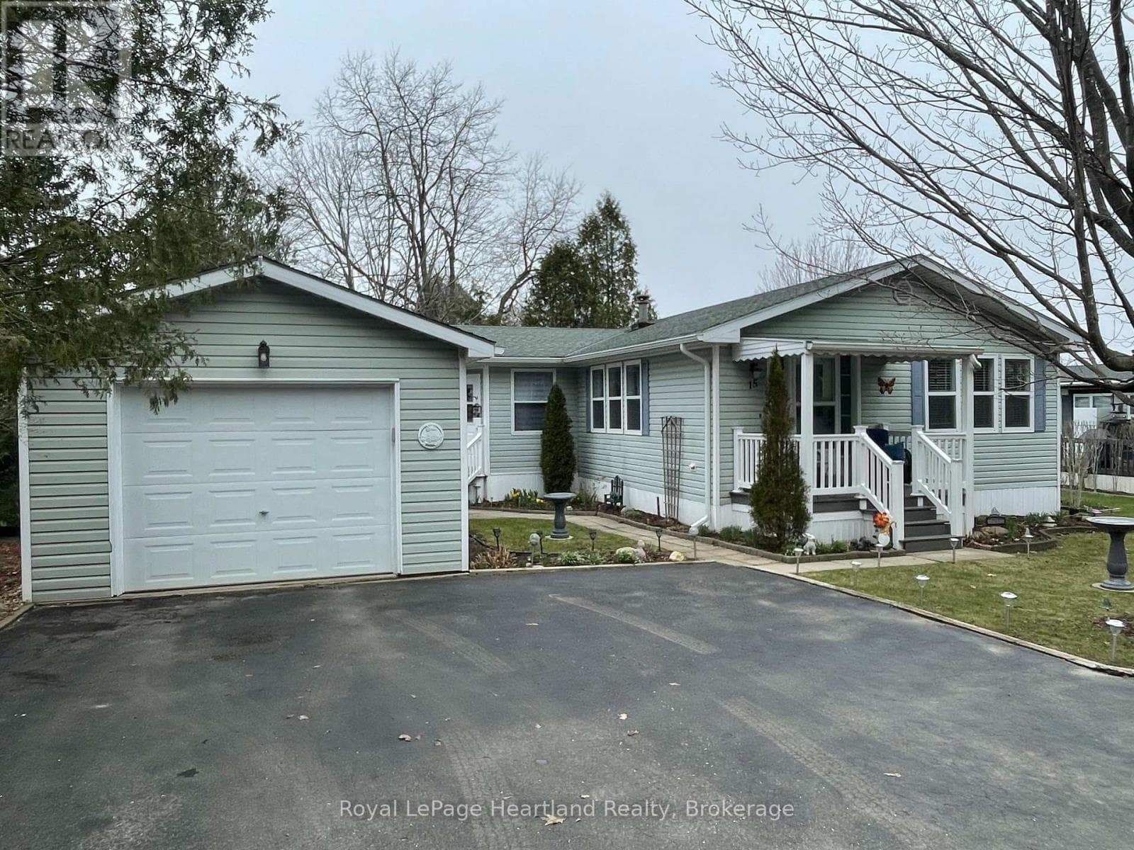15 HURON LANE in 
