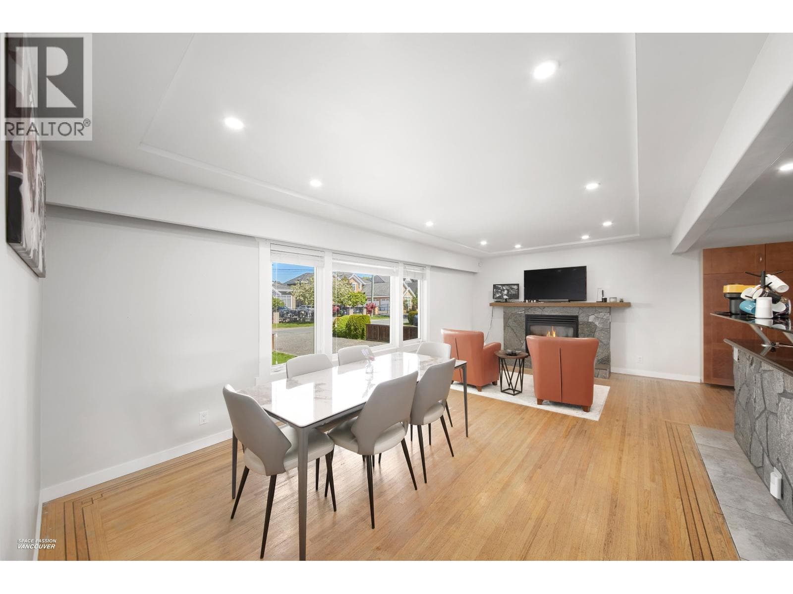 3600 RAYMOND AVENUE, Greater Vancouver — photo 3