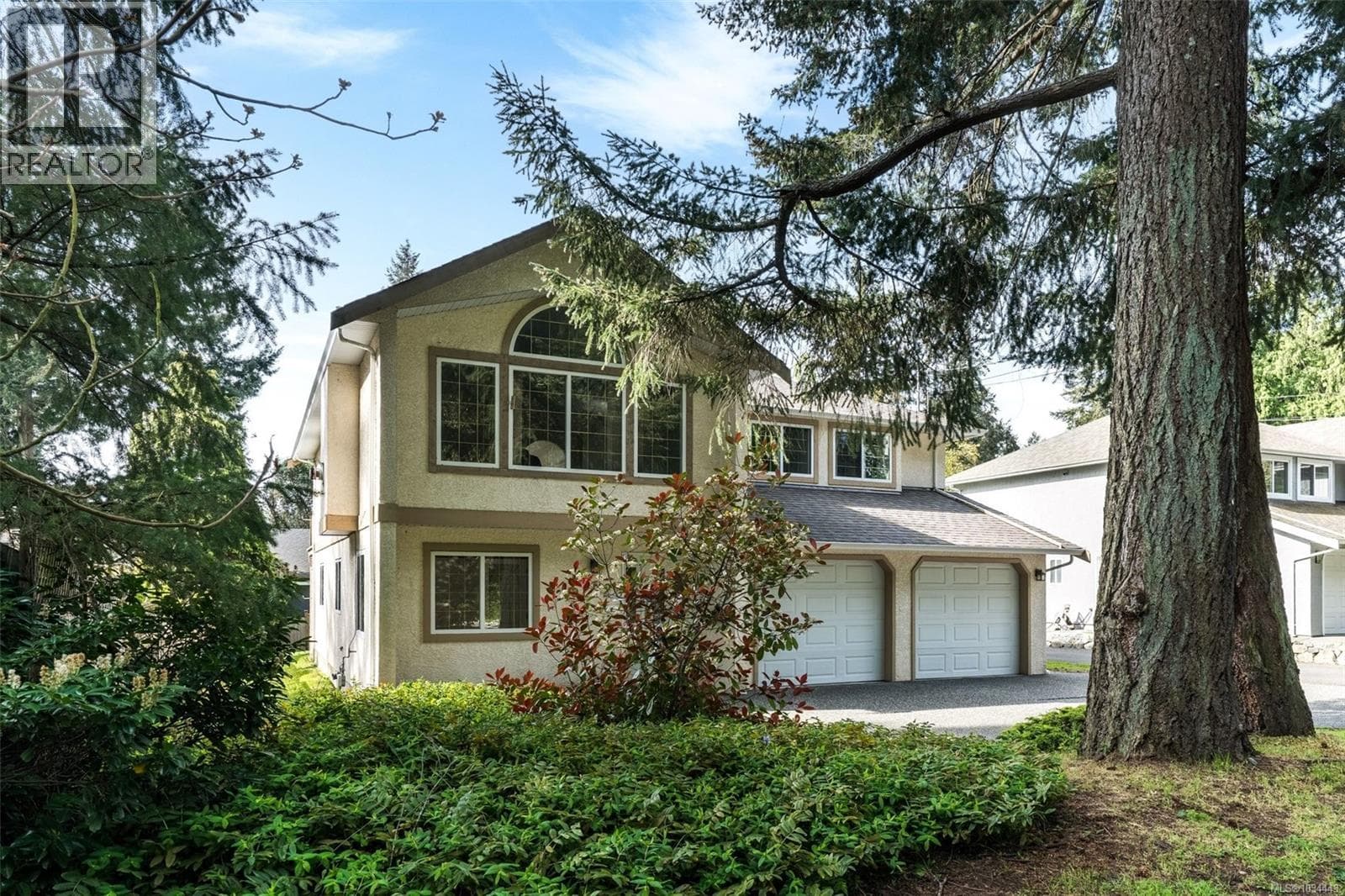 5272 CORDOVA BAIE ROAD, Victoria — photo 4